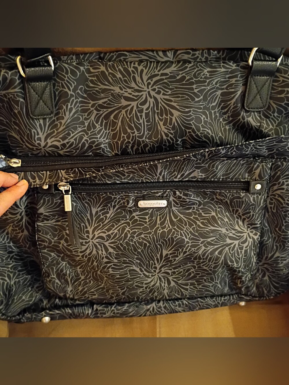 Baggallini True Classic Overnight Expandable Laptop Tote - Picture 4 of 10